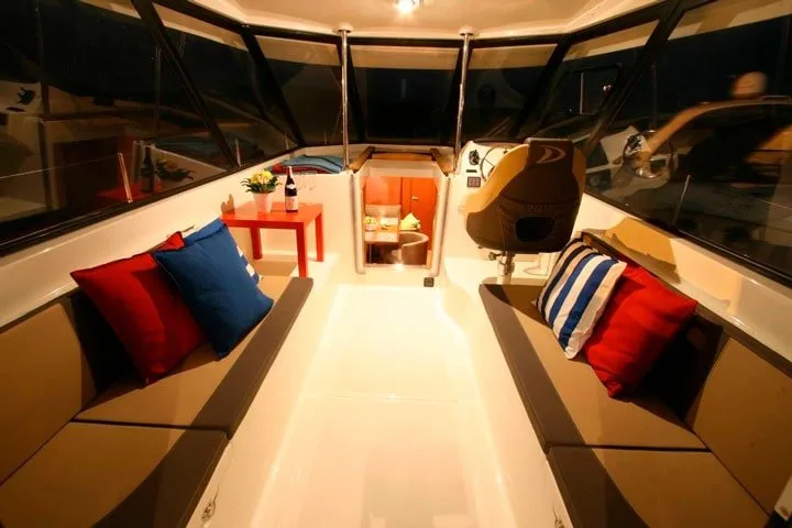 Прогулка на великолепной яхте DELPHIA 1350 ESCAPE MADAM