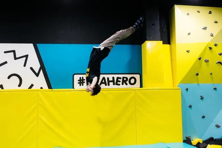 Прыжки на батутах в Hero Park