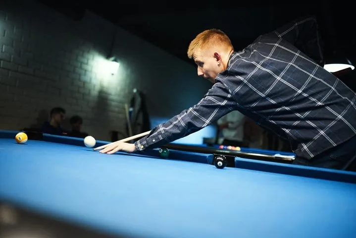 Игра в бильярд