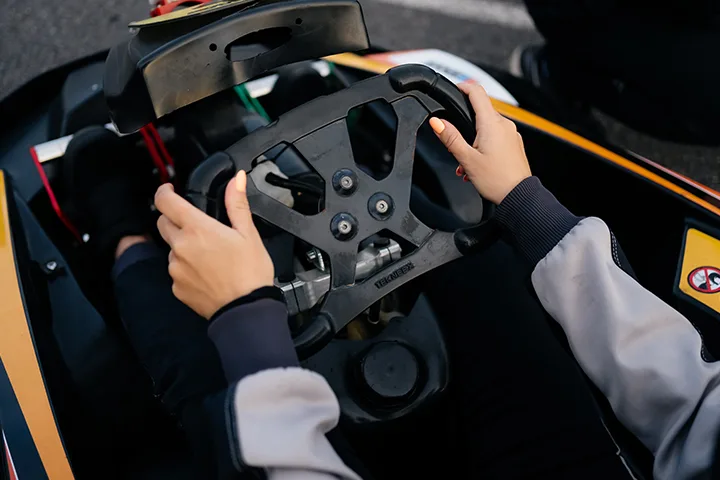 Картинг в «Smart Racing»: гонки в стайках