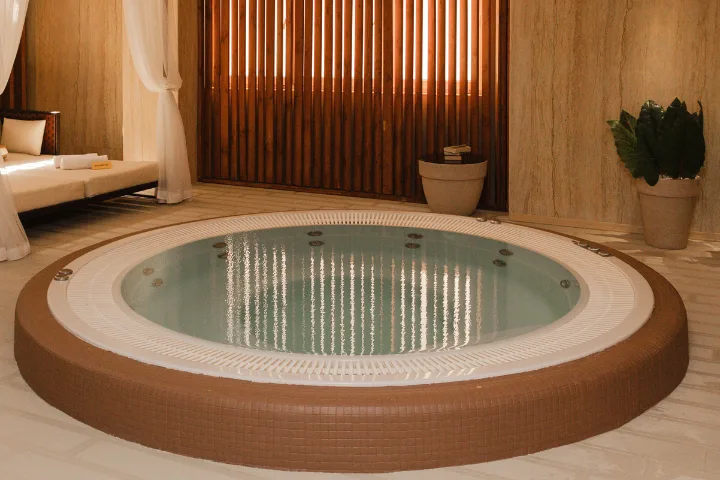 SPA-день с массажным ритуалом и аквазоной