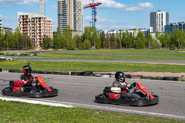 Катание на карте на открытом картодроме