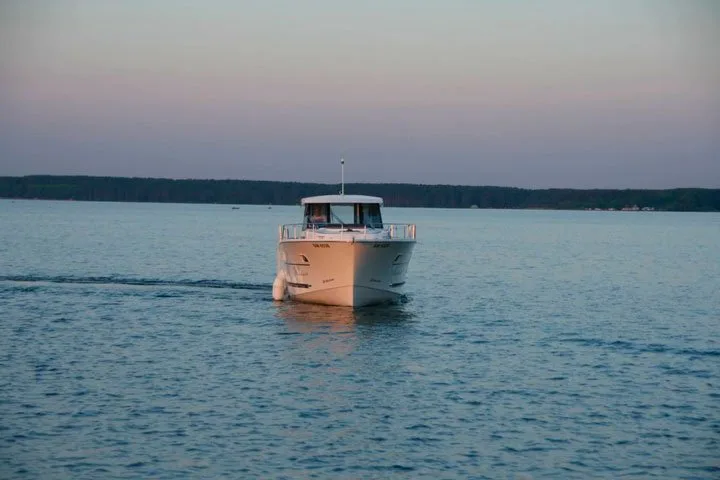 Прогулка на великолепной яхте DELPHIA 1350 ESCAPE MADAM