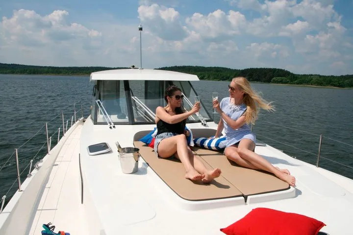 Прогулка на великолепной яхте DELPHIA 1350 ESCAPE MADAM