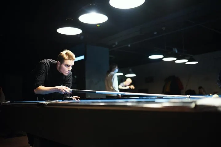 Игра в бильярд