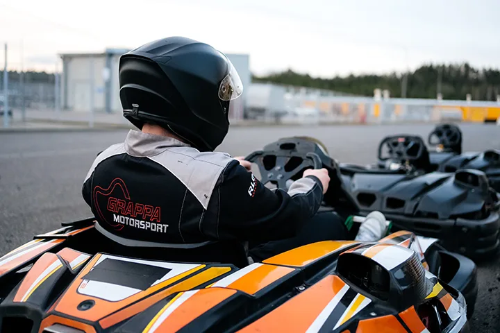 Картинг в «Smart Racing»: гонки в стайках