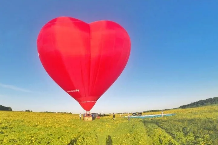 Полет на воздушном шаре в форме сердца Love Story