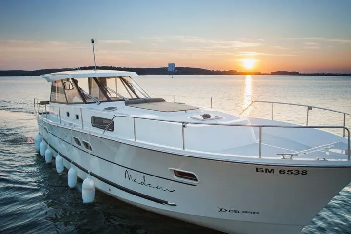 Прогулка на великолепной яхте DELPHIA 1350 ESCAPE MADAM