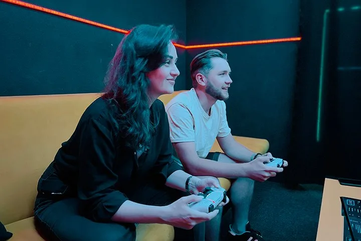 Console room: игра в PS5 и 2 крафтовых коктейля