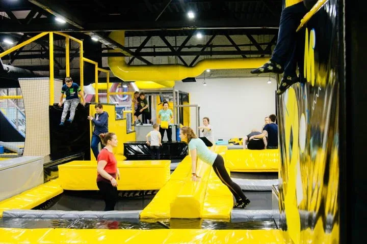 Прыжки на батутах в Hero Park