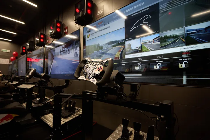 Посещение симрейсинг клуб Race Space