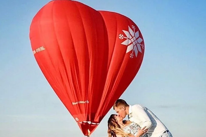 Полет на воздушном шаре в форме сердца Love Story