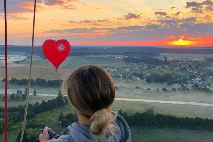Полет на воздушном шаре в форме сердца Love Story