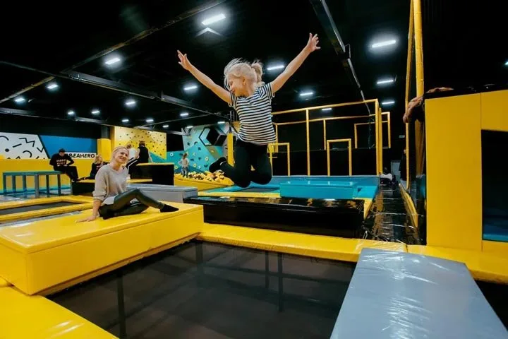 Прыжки на батутах в Hero Park