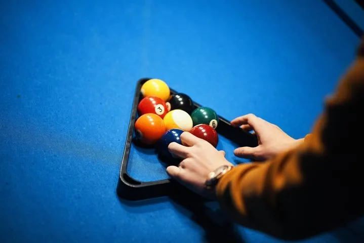 Игра в бильярд