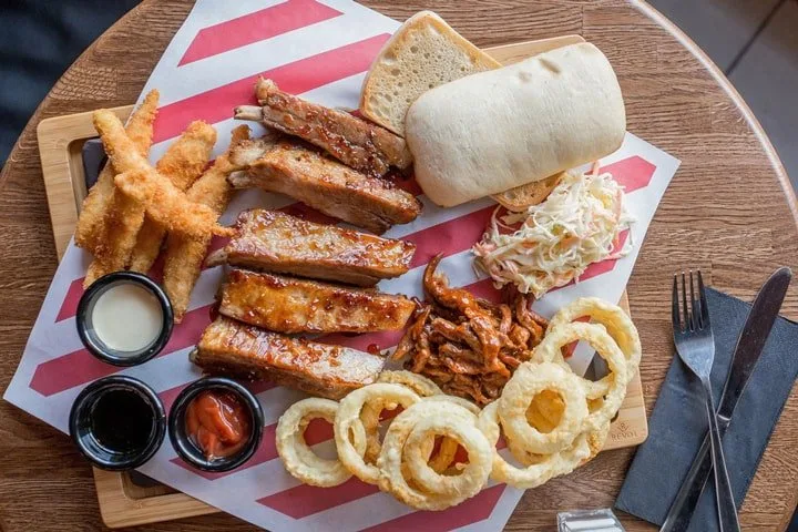 Ужин в ресторане американской кухни T.G.I. Friday's (Т.Ж.И. Фрайди'с)