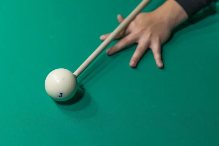 Классическая игра в бильярд (русский бильярд)