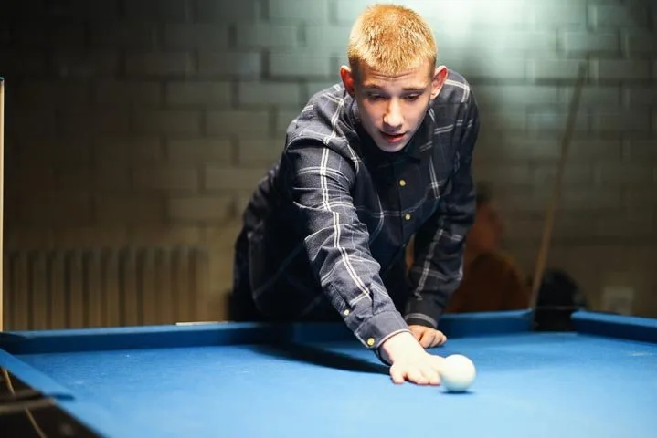 Игра в бильярд