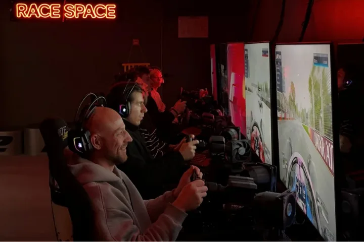 Посещение симрейсинг клуб Race Space