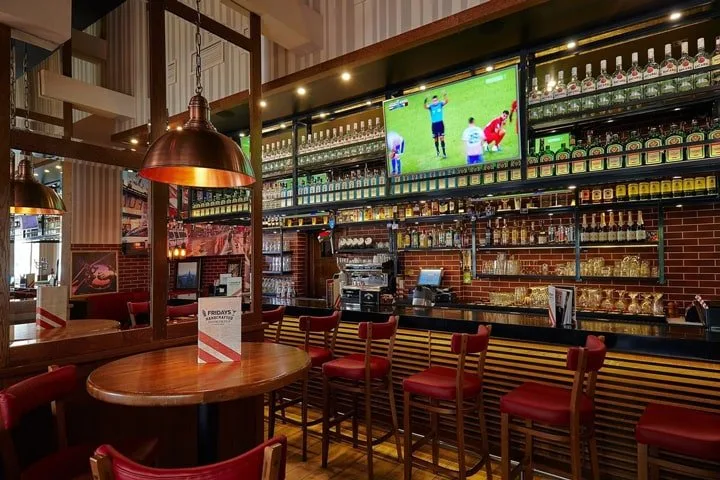 Ужин в ресторане американской кухни T.G.I. Friday's (Т.Ж.И. Фрайди'с)