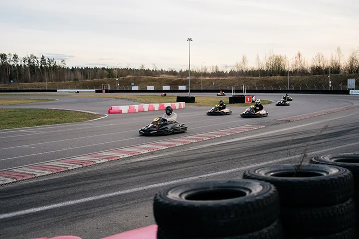 Картинг в «Smart Racing»: гонки в стайках