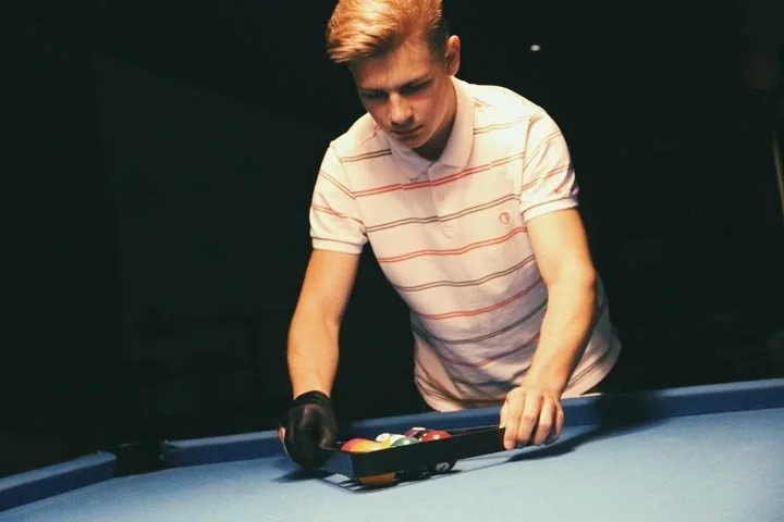 Игра в бильярд