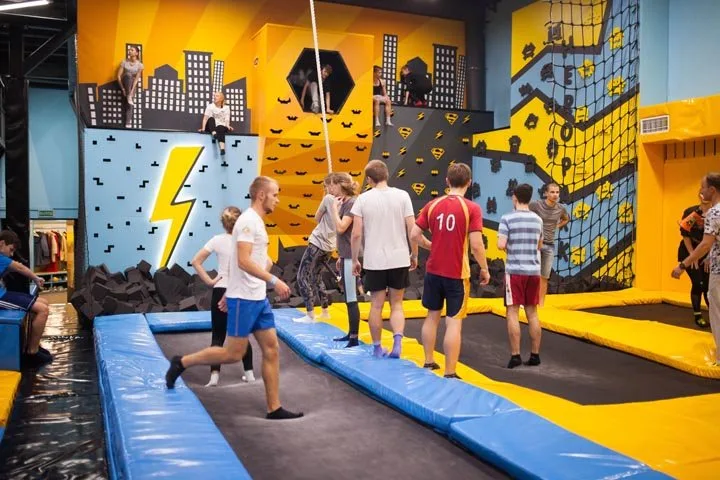 Прыжки на батутах в Hero Park