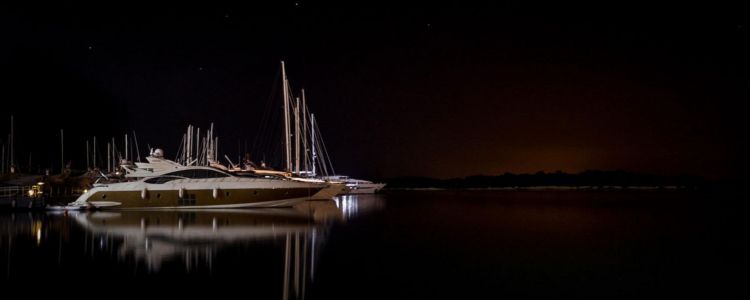 Ночная прогулка на яхте по Минскому морю