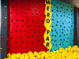 Веселая акробатика и прыжки на батутах в Hero Park в Минске Веселая акробатика и прыжки на батутах в Hero Park в Минске