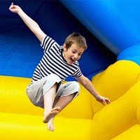 Веселая акробатика и прыжки на батутах в Hero Park в Минске Веселая акробатика и прыжки на батутах в Hero Park в Минске