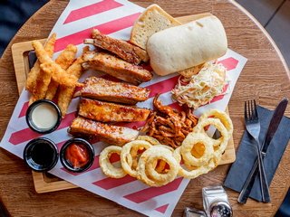 Ресторан американской кухни T.G.I. Friday's (Т.Ж.И. Фрайди'с) Ресторан американской кухни T.G.I. Friday's (Т.Ж.И. Фрайди'с)