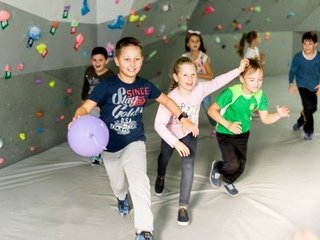 Скалолазание для детей на скалодроме «Трапеция» в Минске Скалолазание для детей на скалодроме «Трапеция» в Минске