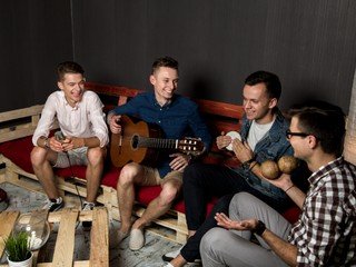 Курсы игры на гитаре от студии «ФАСОЛЬ» Курсы игры на гитаре от студии «ФАСОЛЬ»