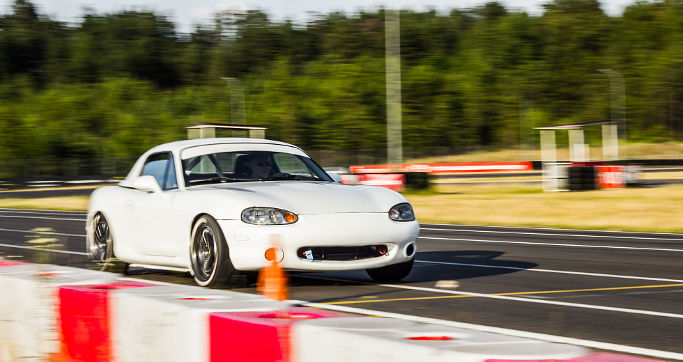 Обучение вождению на гоночном треке на Mazda MX5