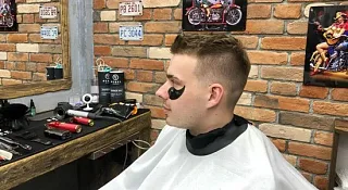 Мужская стрижка в барбершопе Garage на Октябрьской