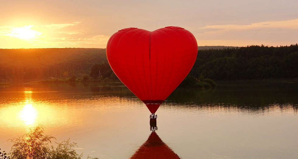 Полет на воздушном шаре в форме сердца Love Story